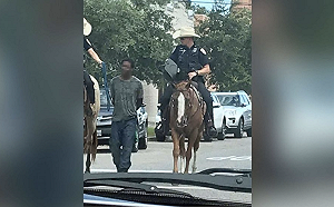 黑奴時代重現! 美白人騎警繩牽黑人「遊街」怒求償100萬美金