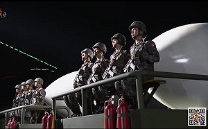 (影) 金正恩大閱兵為何挑夜間 原來特別為了它……