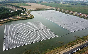 嘉義縣首座滯洪池浮力式太陽光電廠今啟用  回饋地方