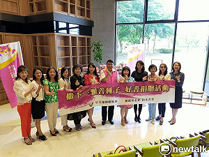 為弱勢童打造拾本書堂 網銀基金會獲星月相映姐妹會贈千本好書