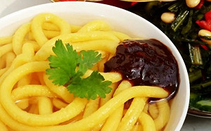 冰箱要常清! 吃了冷凍一年的「酸湯子」8人死亡