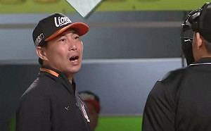 中職／餅總抗議衝出場內　猛獅險勝猿重登王座