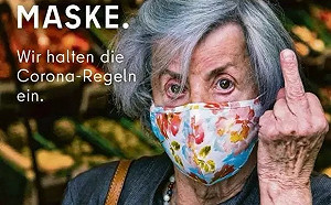挑釁吸眼球! 「你不戴口罩 我比你中指」 柏林防疫廣告挨轟急下架