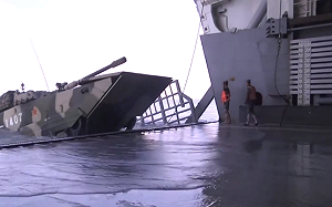 （影）克服武力犯台最後一里路 解放軍演練大規模搶灘登陸作戰