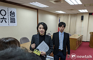 戀情曝光後首度合體 曾玟學、賴品妤同框為挺修憲