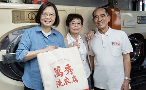 80歲也可以很時尚！小英探萬秀洗衣店「讓世界看見台灣」
