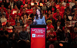 紐西蘭大選 總理阿爾登率工黨大勝