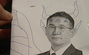 被兒子塗鴉畫上牛角、外星人耳朵 鄭運鵬無奈：對我有什麼不滿