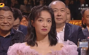 金鷹獎有內幕？宋茜「癟嘴不屑」瞬變臉！網友：不屑趙麗穎