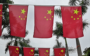 中國修法禁「損害國旗尊嚴」遭中媒轉載諷刺  小粉紅崩潰出征