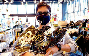 日職／自己商品自己買！藤川球兒爆買引退限量商品