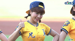 中職／小鬼過世後峮峮復出　持續擔任中信兄弟啦啦隊