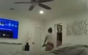 （影）美英勇婦女救家人 只穿內褲T恤就拿槍擊退搶匪