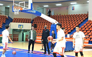 籃球／Ｑ戴維斯現身場邊投籃　預告11月可能首度復出