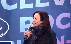 拜登化?賀錦麗造勢竟「不知身在哪」口誤稱美2.2億人死於武漢肺炎