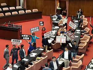 藍營要「總統赴國會報告、為美豬道歉」 院會表決後遭封殺