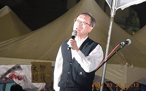 看袜落去！李筱峰推薦文給江啟臣讀：最好跪著讀