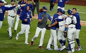 MLB／Betts關鍵長打帶隊逆轉　道奇睽違32年再度奪冠