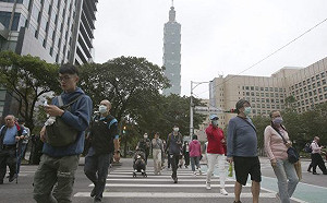 外媒記者批評台灣防疫手段 老外秒打臉曝背後功臣