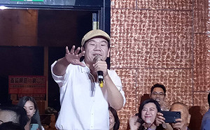 港都公益餐會嗨唱 趙傳：希望明年在高雄開演唱會