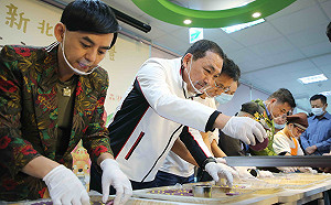 新北精選庇護好禮 侯友宜黃子佼邀大家送愛到全國