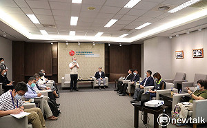 黃偉哲指示盤點校園周遭危險路段 攜手大專維護學子安全