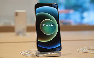 開iPhone12相機!5秒後竟「狂震」 女嚇傻:以為要爆炸