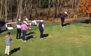 (影)美媒宣布拜登勝選當下 川普正在打小白球