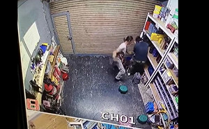 (影) 老闆是詠春?員工慘被打成人肉沙包不敢還手