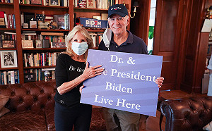 華爾街日報刊文要拜登夫人自稱時去掉「Dr.」美國輿論痛批性別歧視