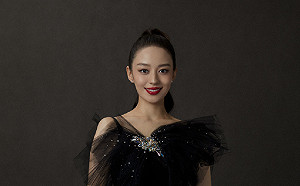 孕婦吉娜禮服現身!「細腰」上熱搜遭非議:畸形審美