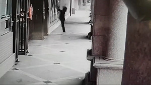 總統永和寓所社區外牆遭潑不明液體  警方:男子稱當時「心情低落」