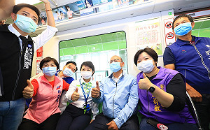 試乘中捷分坐兩端! 盧秀燕:台中將起飛  蔡其昌:建構完整交通網