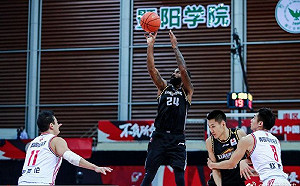 CBA/梅奧轉戰中國身手依舊 瘋砍48分創單場新高(影)