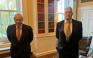 強生好衰！接觸確診武漢肺炎議員 二度隔離辦公