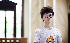 《英雄聯盟》捲入灌票疑雲！SN選手直播遭惡評洗版