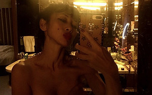 白靈全裸慶祝自由！興奮對粉絲high喊：希望今晚見到你