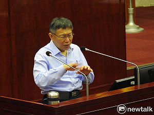 不滿蔡壁如新書稱「葉克膜之母」？柯：別人講加分 自己講扣分