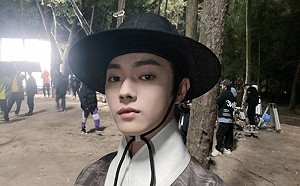 《延禧》許凱深夜醉倒路邊 是非多網友護：離他遠點