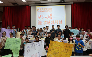 中天撤照燒到監院 小記者嗆問：言論自由呢？