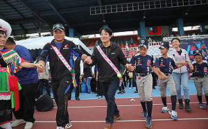 被熱愛棒球的初衷再次感動  賴清德遇見郭源治笑開懷
