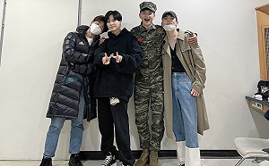 (影)SHINee睽違2年合體！珉豪下部隊手刀會成員 軍裝沒換被嫌棄