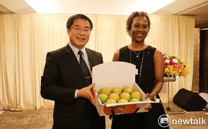 駐台外交暨商務企業參訪  黃偉哲盼產業交流蓬勃發展