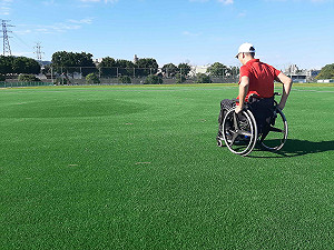 不屈不撓的運動精神   全台首座身障專用棒壘球場今天啟用