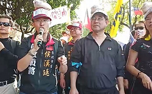 新黨戴豬帽參與秋鬥 嗆蔡英文政府是豬頭