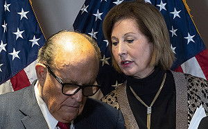 川普選舉訴訟陣營鬧內鬨? 朱利安尼 :  鮑威爾不再是團隊律師