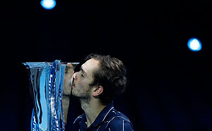 網球／連克世界前三好手　Medvedev首獲ATP年終賽冠軍