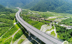 林佳龍賀蘇花改得建築首獎！機車族洗版酸：世界先「禁」