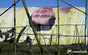 良影一二》彩色魚寮幸福夢幻 扒鰻苗人風霜外露 交織成獨特的冬日海灘風景