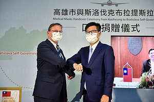 捐贈斯洛伐克30萬片口罩 陳其邁喊「Kaohsiung is helping.」